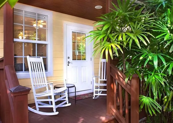 Travelers Palm Inn